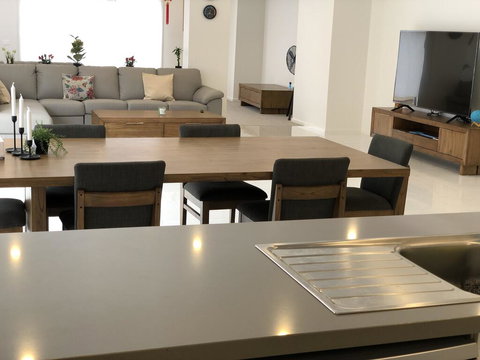 Apple House Upper Point Cook - Hervey Bay Accommodation 2