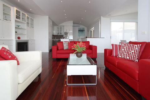 Aqua Luna - Hervey Bay Accommodation 0