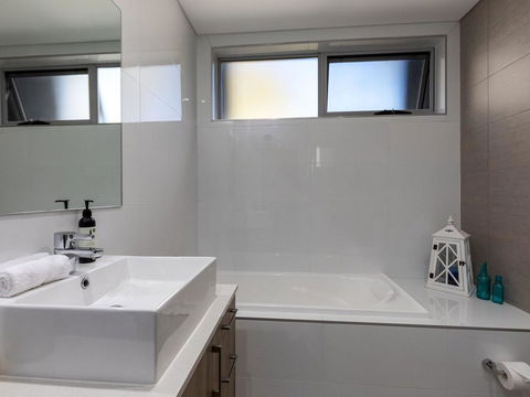 Aqua View (By Jervis Bay Rentals) - Hervey Bay Accommodation 2