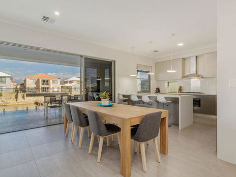 Aqua Vista - Tourism Hervey Bay 3