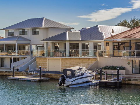 Aqua Vista - Tourism Hervey Bay 0