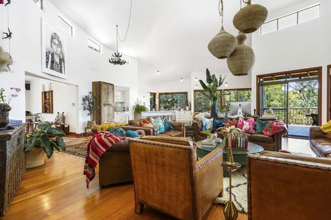 Aquila Retreat Mansion - Tourism Hervey Bay 0