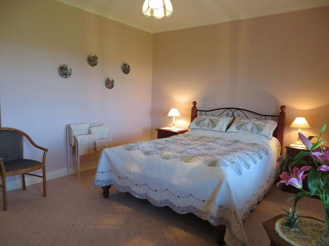 Arabella Country House - Tourism Hervey Bay 0