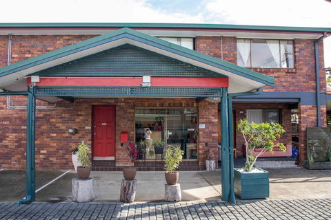 Arabella Motor Inn (formerly South Tweed Motor Inn) - Hervey Bay Accommodation 1