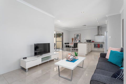 Ardross Short Stays - Tourism Hervey Bay 1