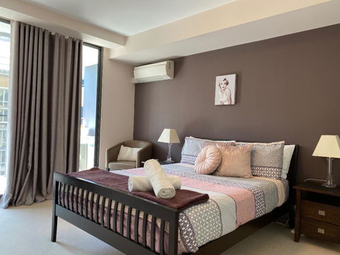 ARENA RESORT STYLE EXEC FREE NETFLIX WIFI WINE - Hervey Bay Accommodation 2