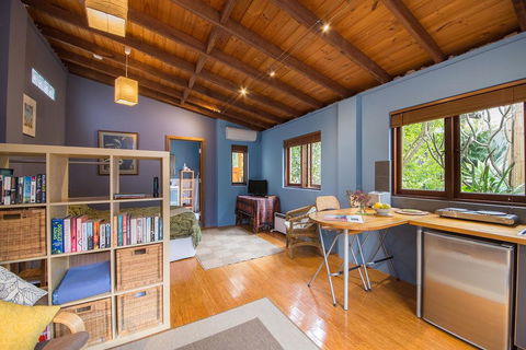 Art & Garden Retreat - Hervey Bay Accommodation 1