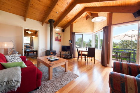 Art At Linden Gate - Hervey Bay Accommodation 2