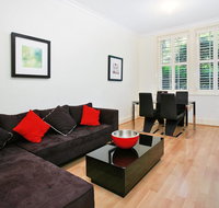 Art Deco in the Cul-de-Sac - Spacious Executive 1BR Potts Point Apartment in Quiet Cul-de-Sac - Hervey Bay Accommodation