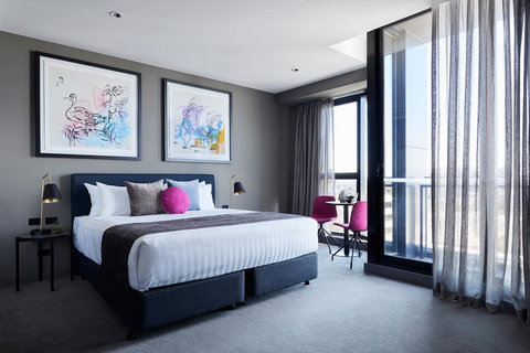 Art Series - The Chen - Hervey Bay Accommodation 2