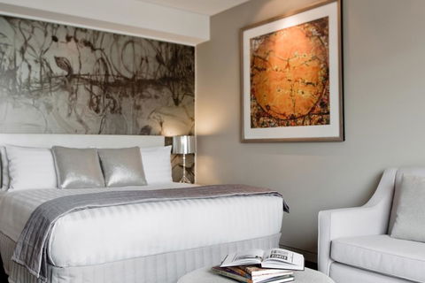 Art Series - The Olsen - Hervey Bay Accommodation 2