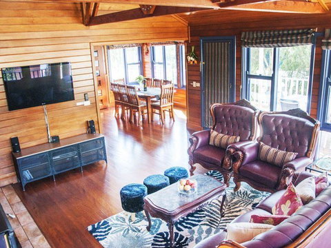 Artee House - A Bright Escape - Hervey Bay Accommodation 0