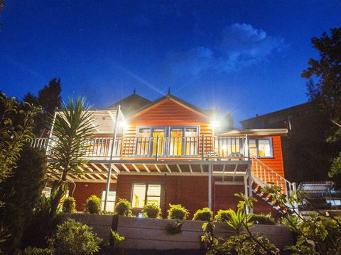 Artee House - A Bright Escape - Hervey Bay Accommodation 2