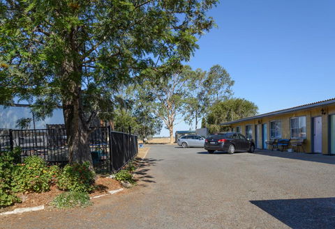 Artesian Motor Inn - Tourism Hervey Bay 0