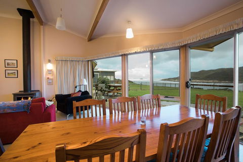 Arthur Riverfront And Sea Lodge Upstream - Hervey Bay Accommodation 0