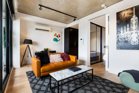 Artsy Apartment CBD City Views And Balcony - Tourism Hervey Bay 0