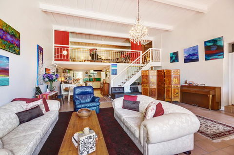 Arty Warehouse Apartment - Stroll To South Beach - Tourism Hervey Bay 3