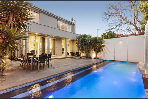 Luxurious Townhouse Retreat In Prestigious Brighton - Tourism Hervey Bay 0