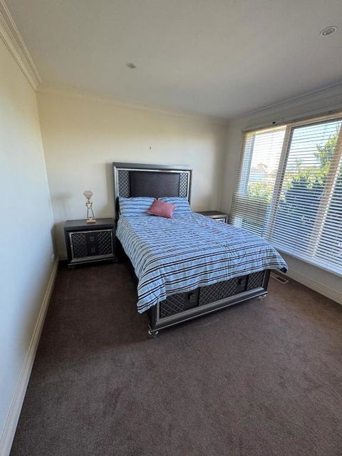 Luxurious Townhouse Retreat In Prestigious Brighton - Tourism Hervey Bay 3