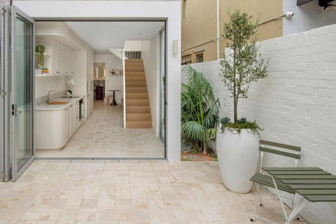 Luxury Designer Redfern House - Tourism Hervey Bay 0