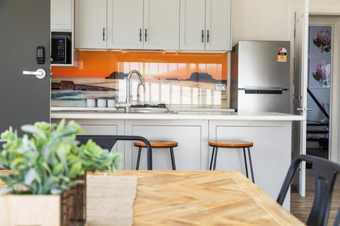 Luxury Apartments And Motel Rooms - Free Wifi - Close To Beach - Tourism Hervey Bay 2