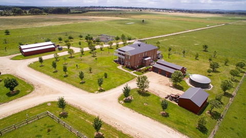 Luxury Pennsylvania Farm House In Langlang Town - Hervey Bay Accommodation 2