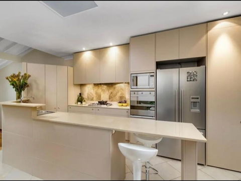 Luxury Retreat Home - 4bed House W/Parking - Mins From CBD - Hervey Bay Accommodation 1