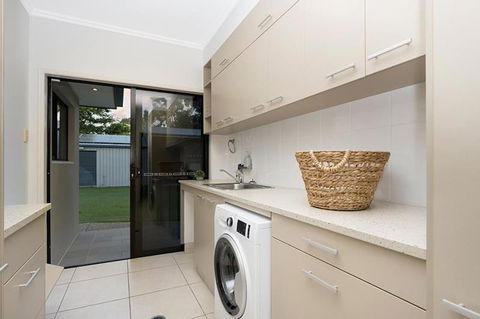 Luxury Style Living 20 Minutes From CBD - Hervey Bay Accommodation 3