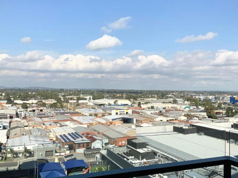 M-city Apartment - Executive Twin King Ensuites - Fully Equipped - Free Parking, Fast Wifi, Smart TV, Netflix, Complementary Drinks & Amenities - M-city Shopping Centre Clayton 3168 - Tourism Hervey Bay 3