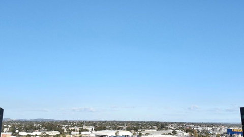 M-city Apartment - Executive Twin King Ensuites - Fully Equipped - Free Parking, Fast Wifi, Smart TV, Netflix, Complementary Drinks & Amenities - M-city Shopping Centre Clayton 3168 - Tourism Hervey Bay 1