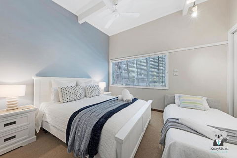 MacMasters Beach Lake House Stroll To Beach - Tourism Hervey Bay 3