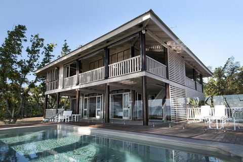 Magic Beach House - Absolute Beachfront - Tourism Hervey Bay 1