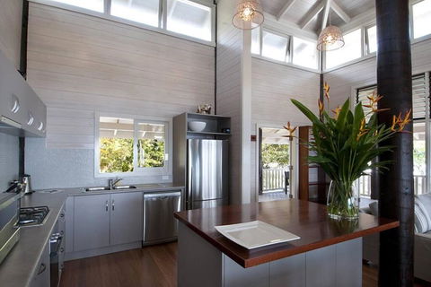 Magic Beach House - Absolute Beachfront - Tourism Hervey Bay 2