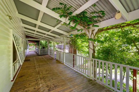 Magical Lucindale - Gorgeous 4 Bedroom House - Hervey Bay Accommodation 1