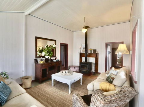 MAGNOLIA HOUSE ON THE CREEK - STANTHORPE - Hervey Bay Accommodation 1