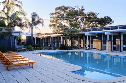 Mallacoota Hotel Motel - Tourism Hervey Bay 1