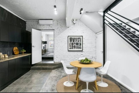 MANHATTAN STYLE 3 STORY LUXURY IN ST PETERS - Tourism Hervey Bay 1