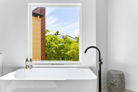 MANHATTAN STYLE 3 STORY LUXURY IN ST PETERS - Tourism Hervey Bay 2