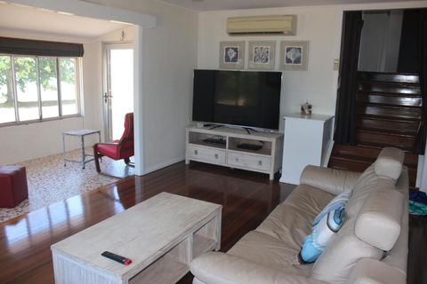 Manta Ray On The Beach - Hervey Bay Accommodation 3