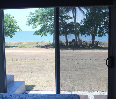 Manta Ray On The Beach - Hervey Bay Accommodation 1