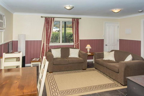 Manyat Peak Cottages Boobook - Hervey Bay Accommodation 3