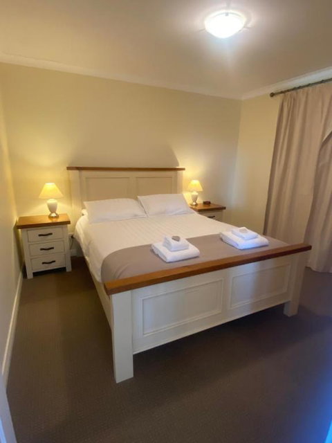 Manyat Peak Cottages Boobook - Hervey Bay Accommodation 1