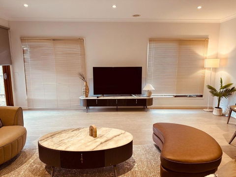 MEL-Point Cook Elegant Four-Bedroom House - Tourism Hervey Bay 0