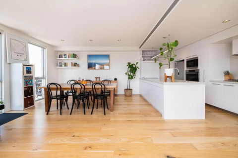 Melbourne Penthouse Apartment A Walk To Brighton Beach - Tourism Hervey Bay 2