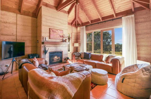 Melliodora - Relax, Unwind & Recharge - Hervey Bay Accommodation 2