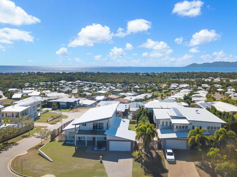 Modern Luxury Ocean Views - Tourism Hervey Bay 2