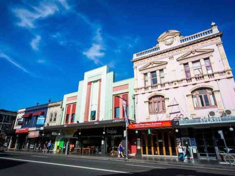 Modern 2 Bedroom Warehouse Conversion - Hervey Bay Accommodation 1