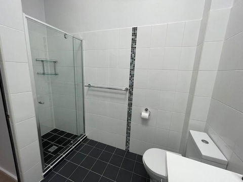 Modern 2 Bedroom Warehouse Conversion - Hervey Bay Accommodation 2