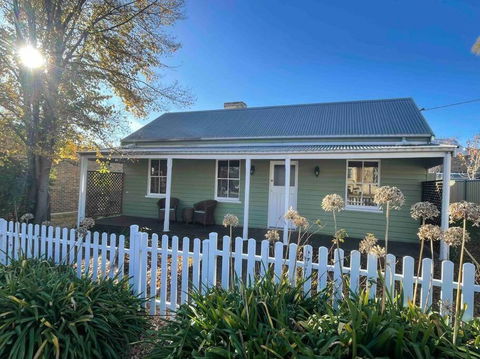 Mimosa Cottage - Hervey Bay Accommodation 0