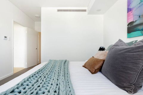 Minimalist Penthouse Condo With Skyline Vistas - Hervey Bay Accommodation 2